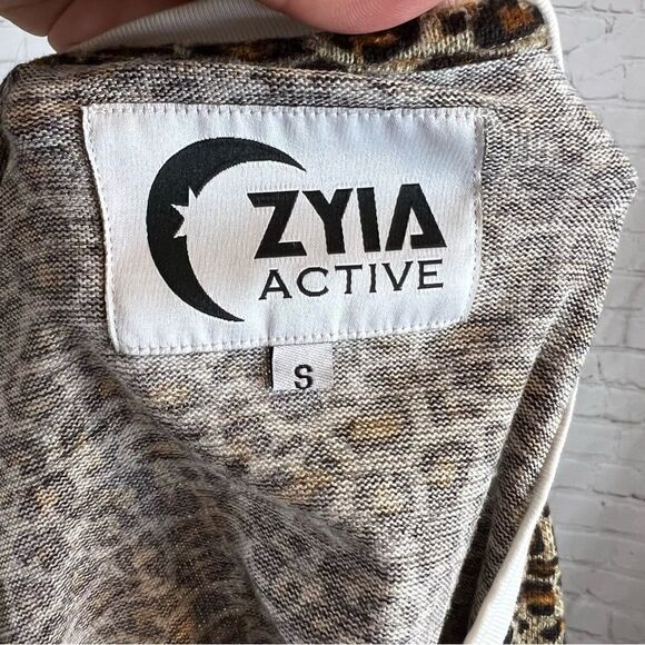 ZYIA Active Sweatshirt Women’s Small Cheetah Leopard Print Top Contrasting Trim - Picture 10 of 10
